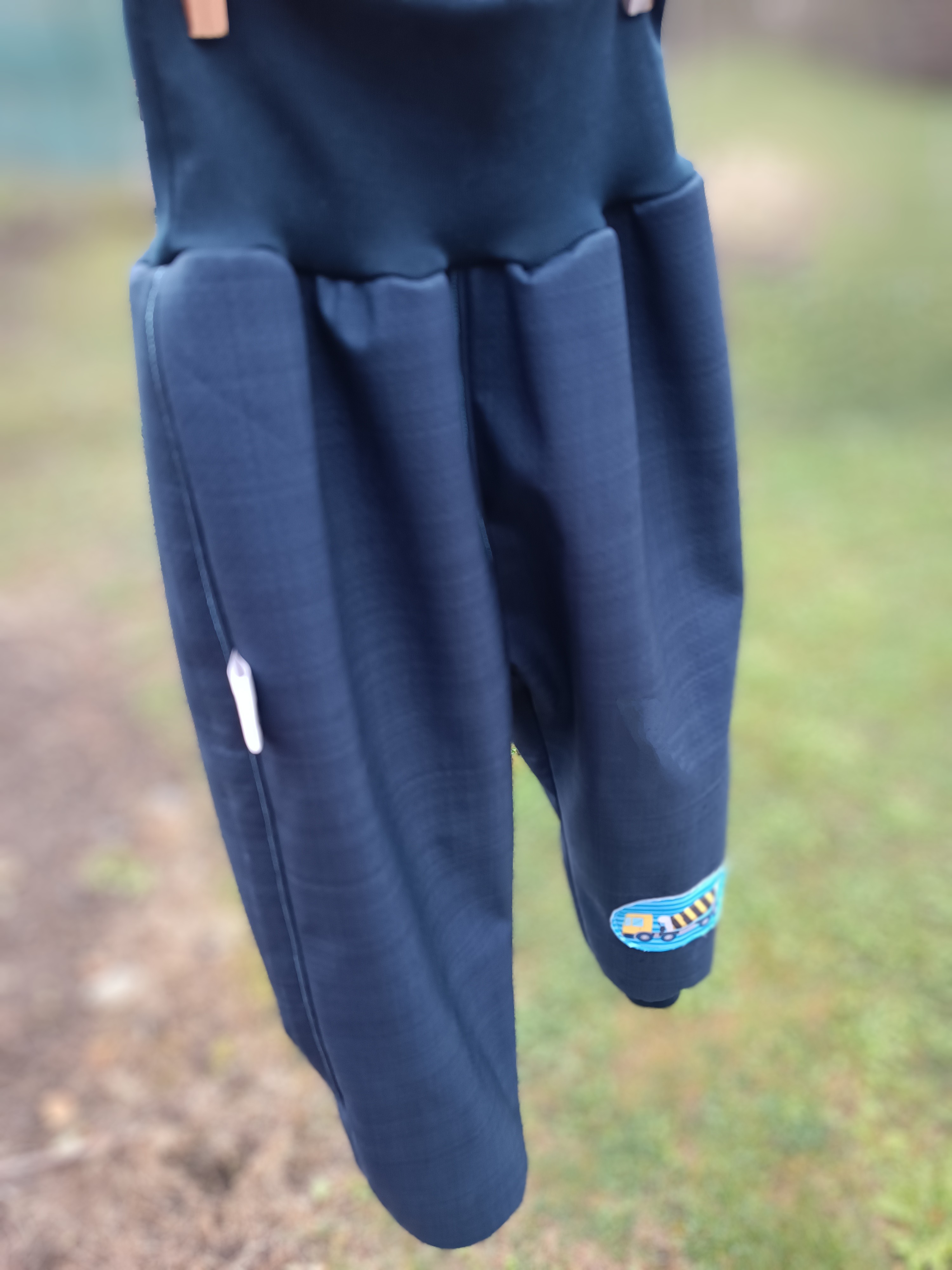 Softshellové bagy s beránkem,  tmavě modrá, aplikace míchačky, vel. 86/92